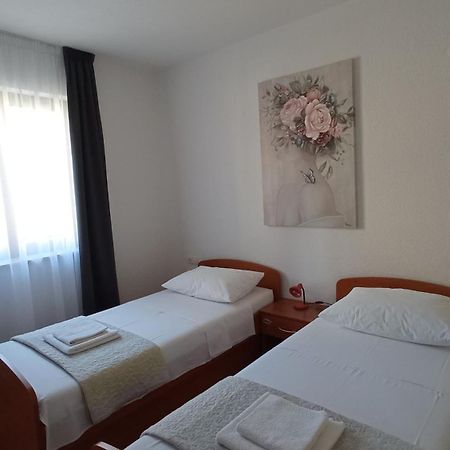 Apartmani Ferdi โตรกีร์ ภายนอก รูปภาพ