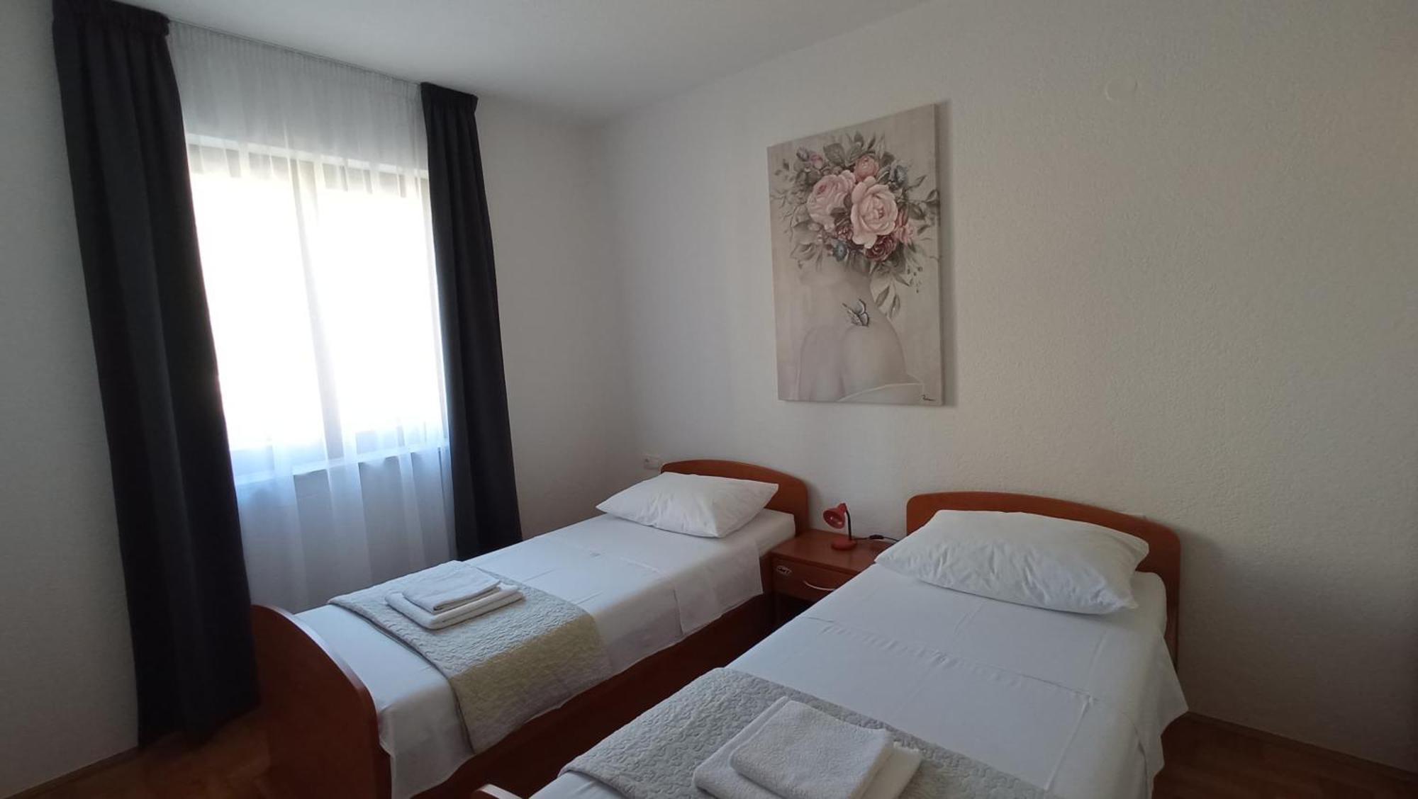Apartmani Ferdi โตรกีร์ ภายนอก รูปภาพ