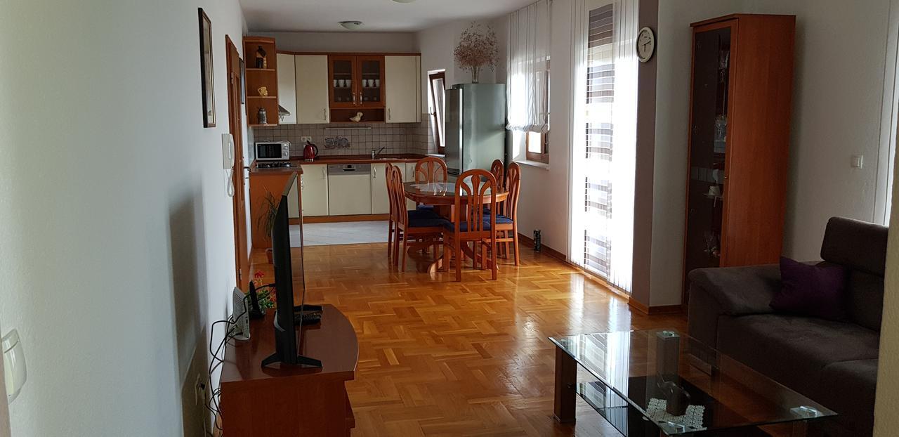 Apartmani Ferdi โตรกีร์ ภายนอก รูปภาพ